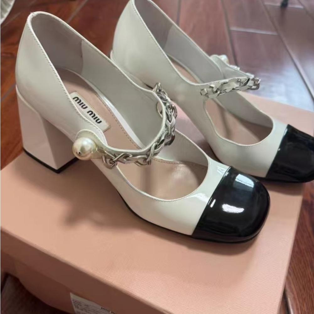 Miu Miu Two-Tone Heels With Chain And Pearl - image 2